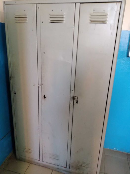 Продам металеві шкафи