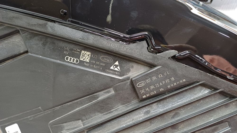 Фара Audi Q8 левая USA