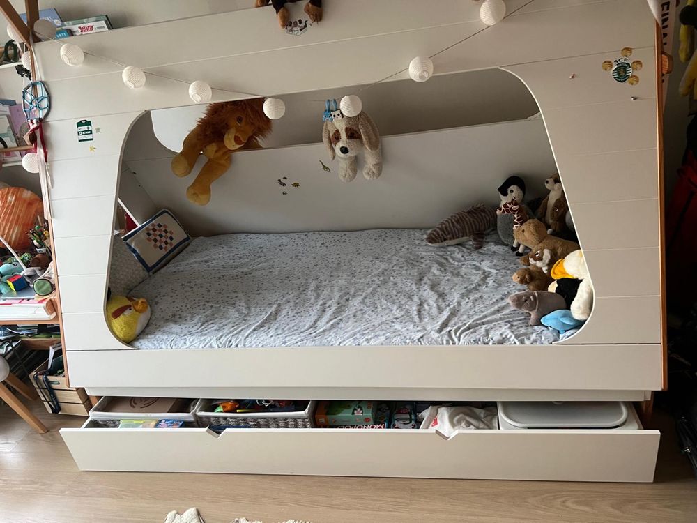 Vende-se quarto de criança
