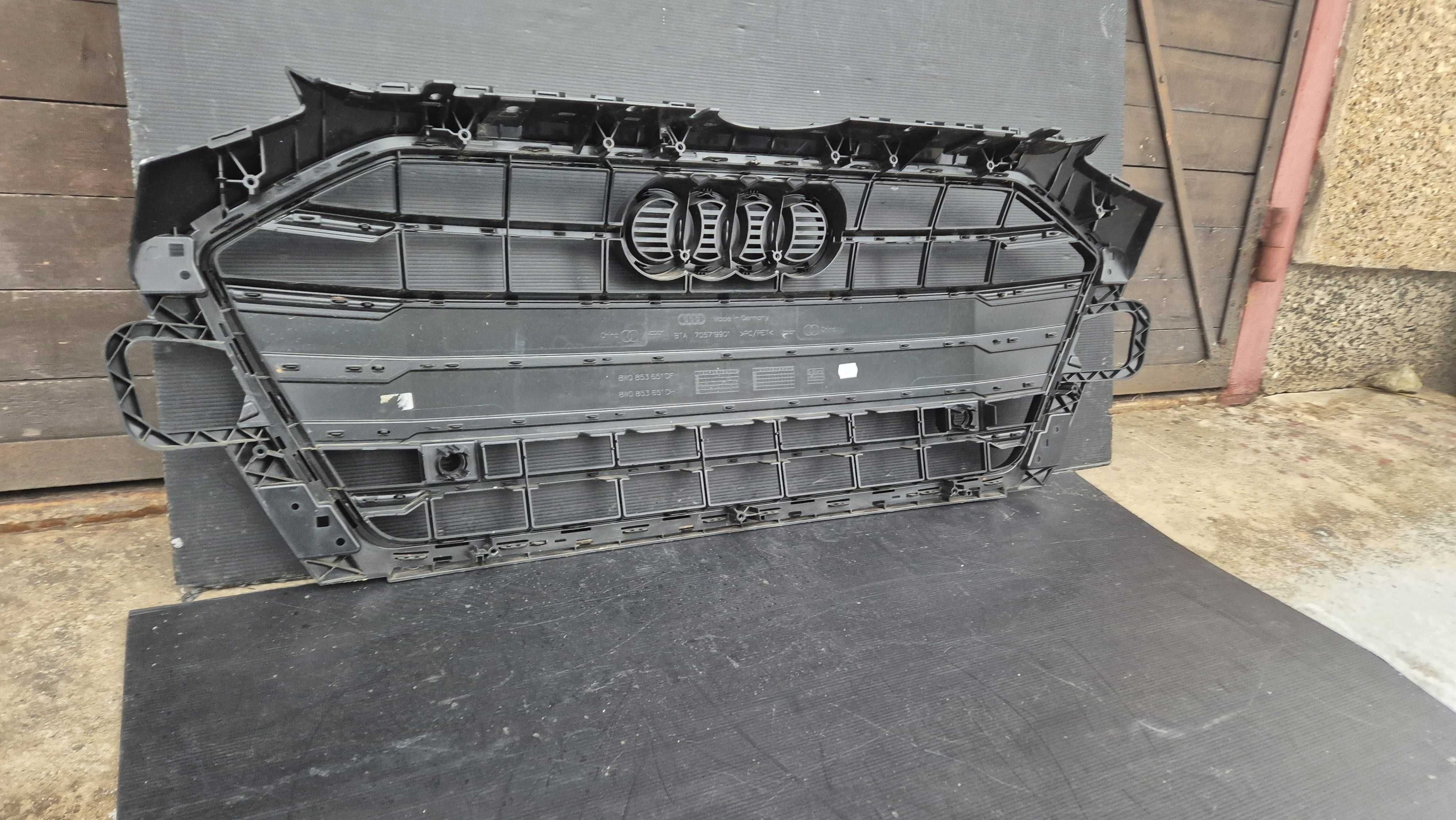Atrapa chłodnicy GRILL Audi A4 B9 8W LIFT 19- OE 8W0 BLACK NOWY!