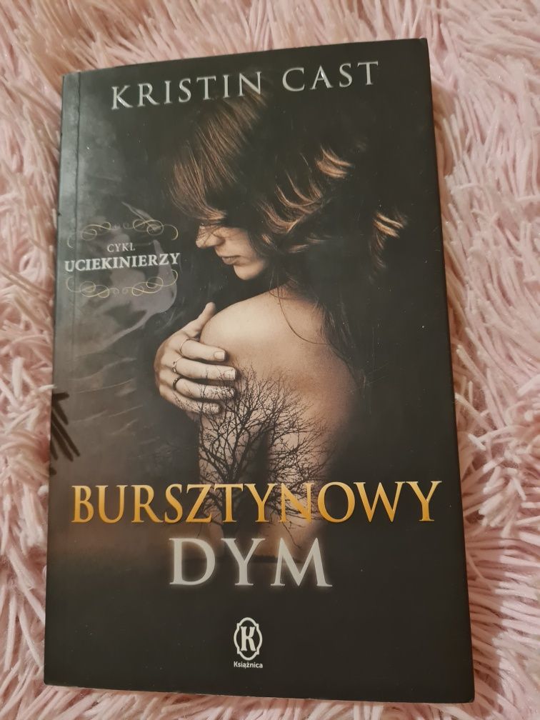 "Bursztynowy dym" Kristin Cast