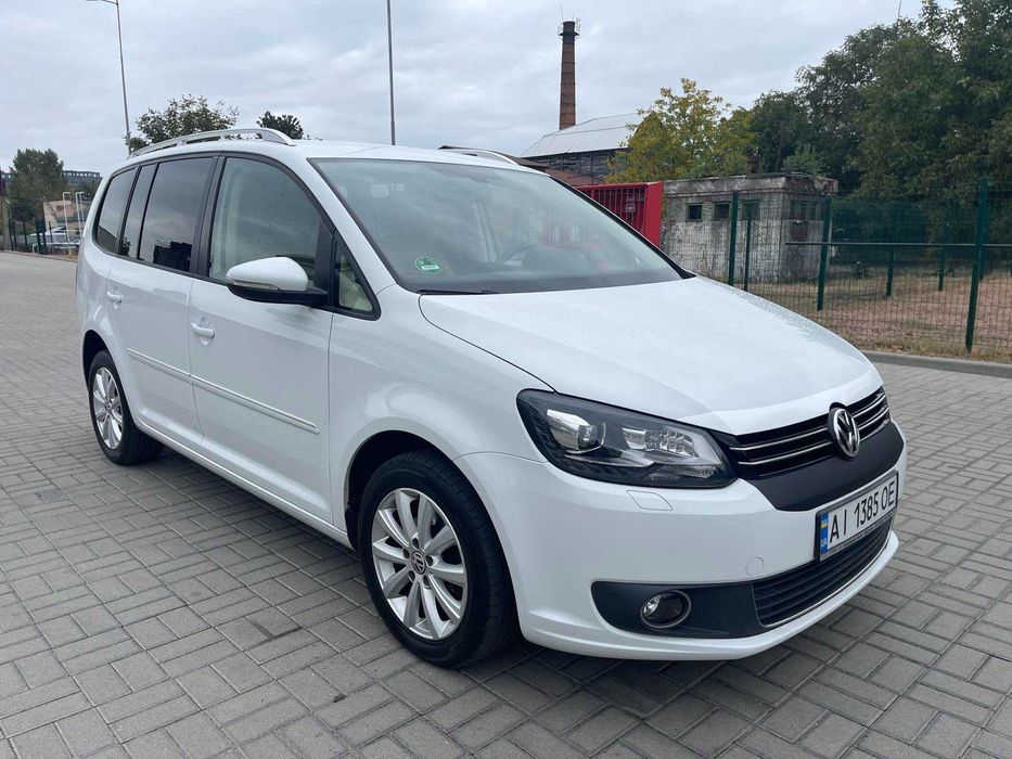 Volkswagen Touran 2015 2,0 TDI в идеале HighLine.