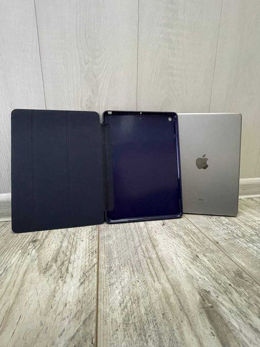 iPad 6 покоління (2019) Wi-Fi — 32 ГБ, гарний стан, комплект
