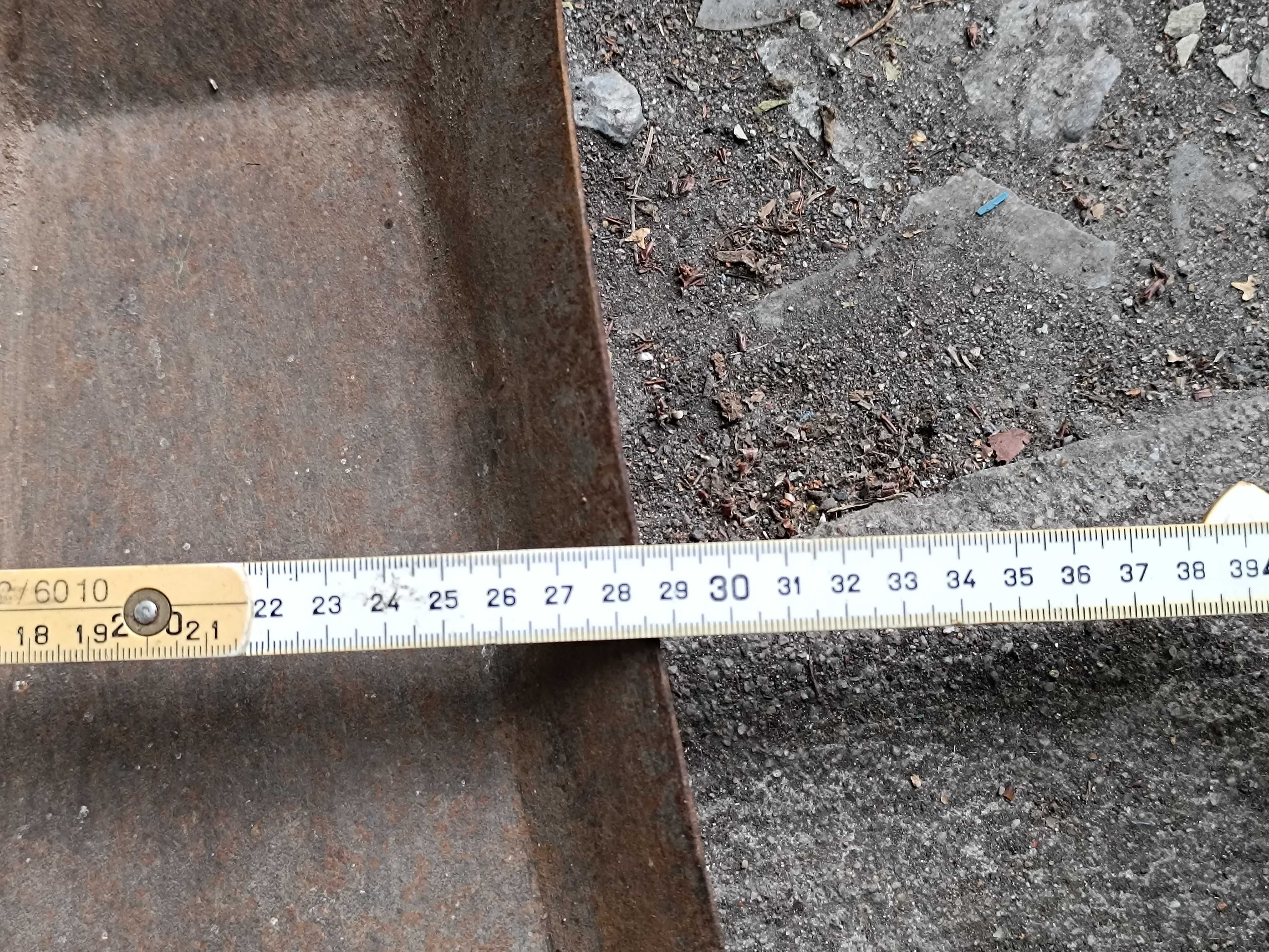 Łopaty metalowe.