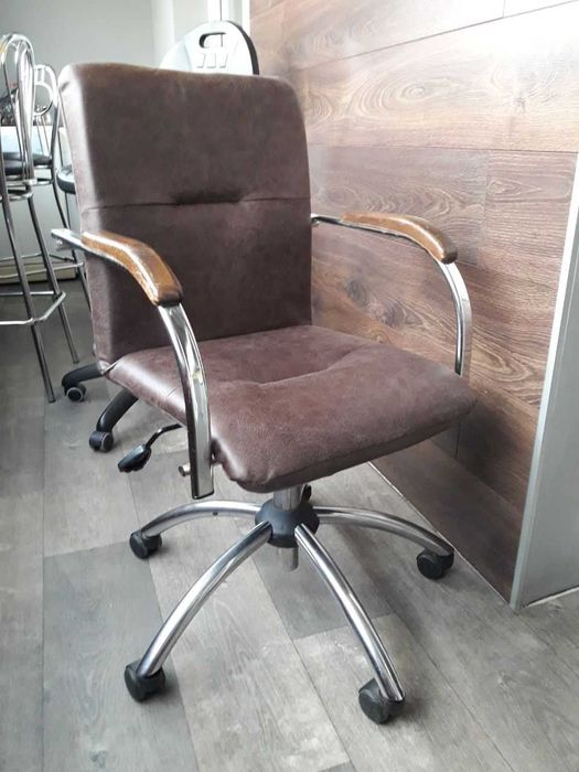 кресло стул компъютерный офисный на колесах