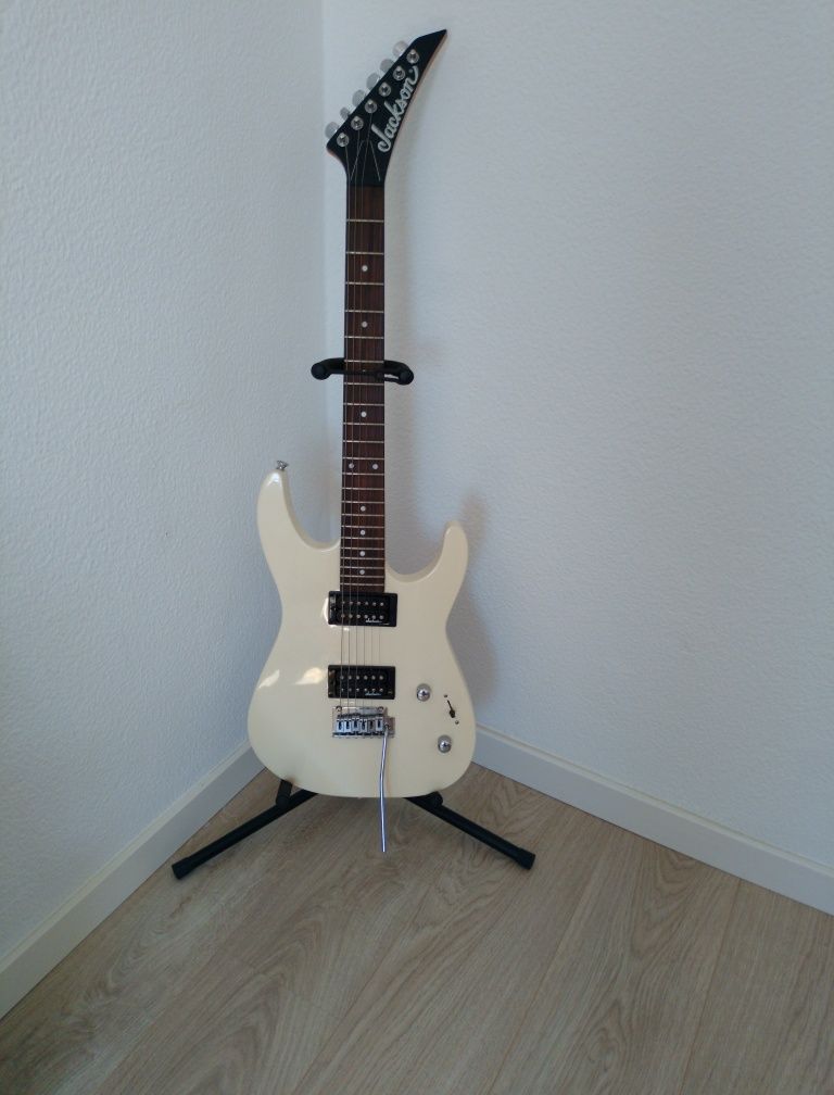 Guitarra Jackson como nova