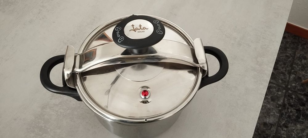 Panela de pressão jata 6L.