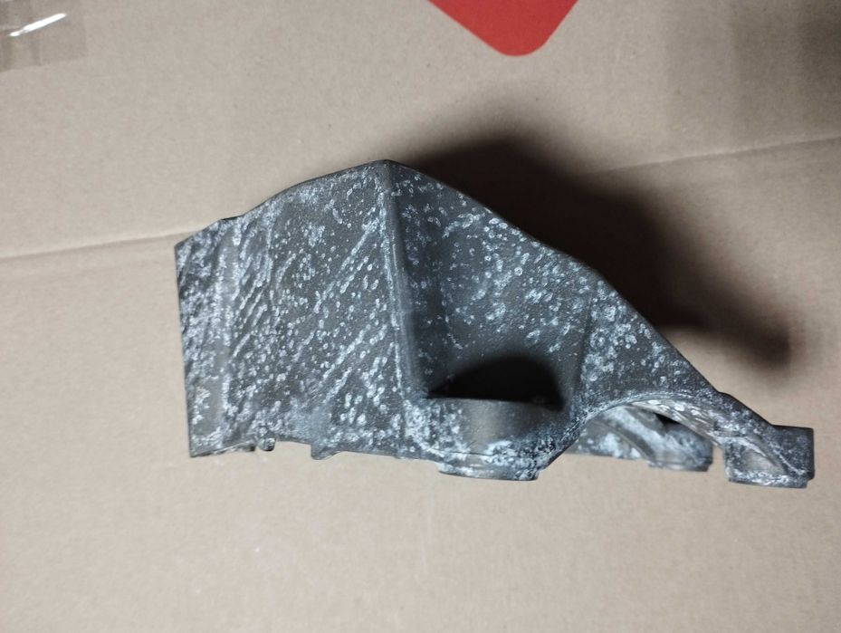 BMW X3 G01 G02 G30 подушка двигуна ліва лапа опора 6864593 22116864593