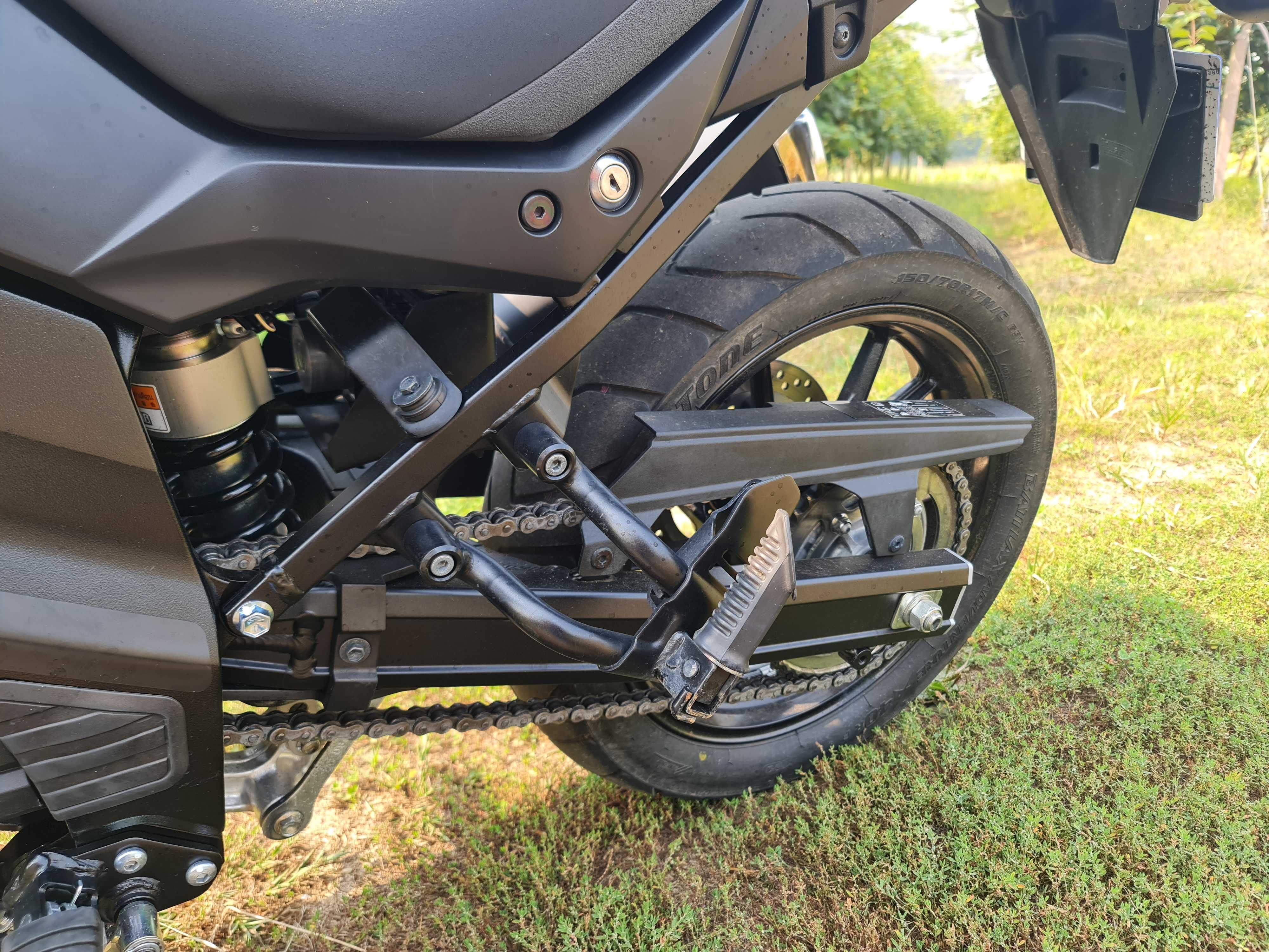 V-Strom 650 - ano 2020 - kms7300