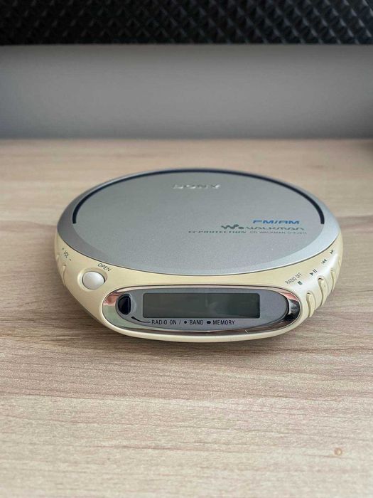Przenośny odtwarzacz CD Discman Sony Walkman D-FJ211, sprawny, radio