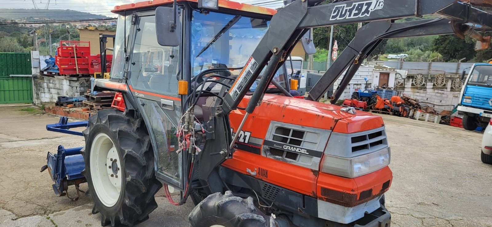 Tratror kubota com carregador frontal