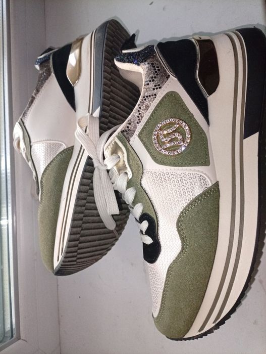 Нові !Кросівки розмір 40 остання пара