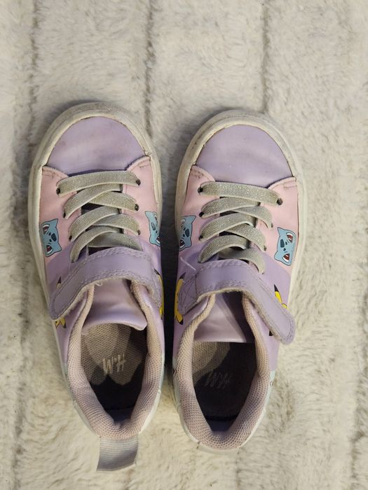Buty dxiewczece H&M z serii Pokemon