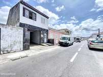 Excelente Oportunidade de Investimento - Prédio Misto em Zona Residenc