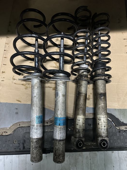 Продам стойки комплект БМВ Е39