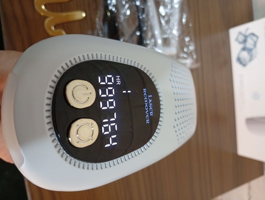 Depilator pulsacyjnego światła IPL z chłodzeniem