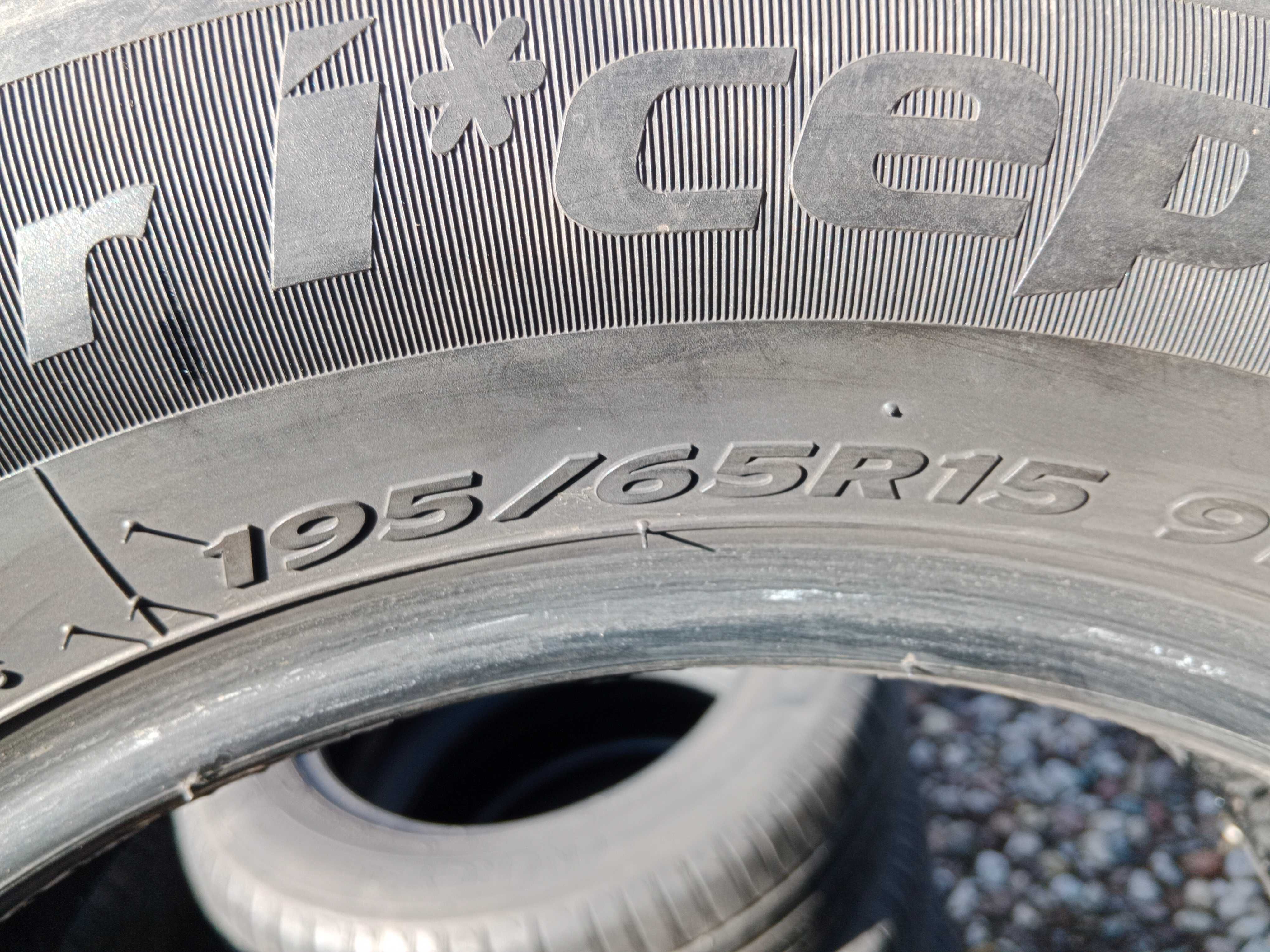 Opona używana zimowa 195/65R15 Hankook Winter i Cept Evo 1szr.