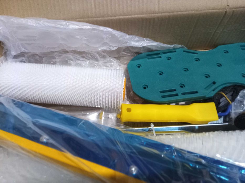 Zestaw narzedzi do wylewki samopoziomującej.