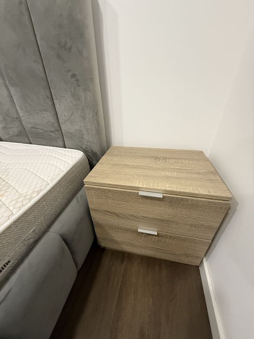 Mesas (2) de cabeceira novas