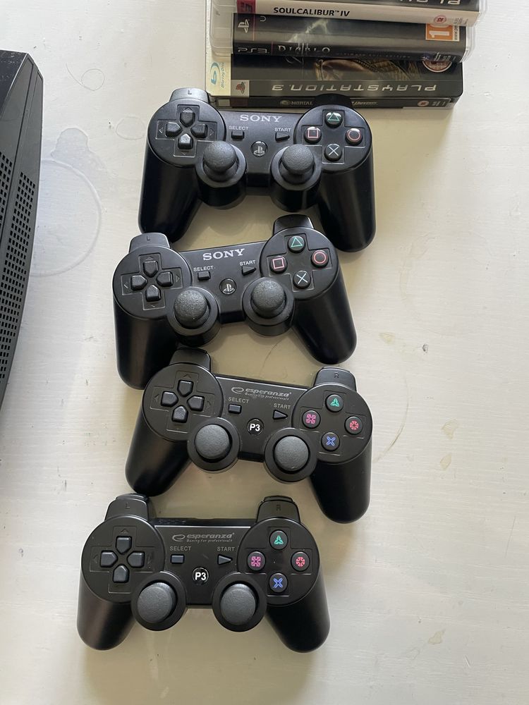 Playstation 3 CECHM03 + 4 pady + gry