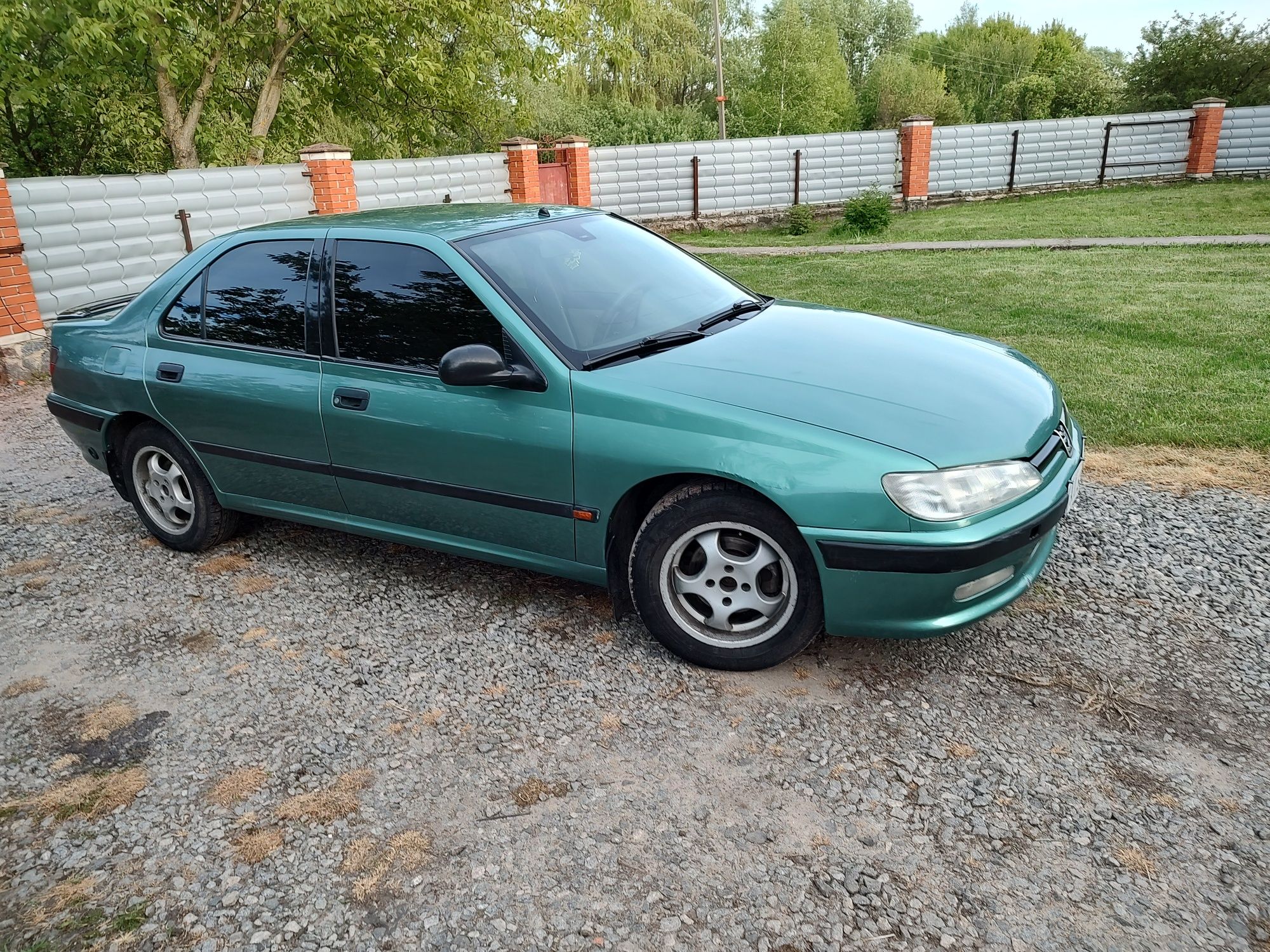 Peugeot 406.  ..