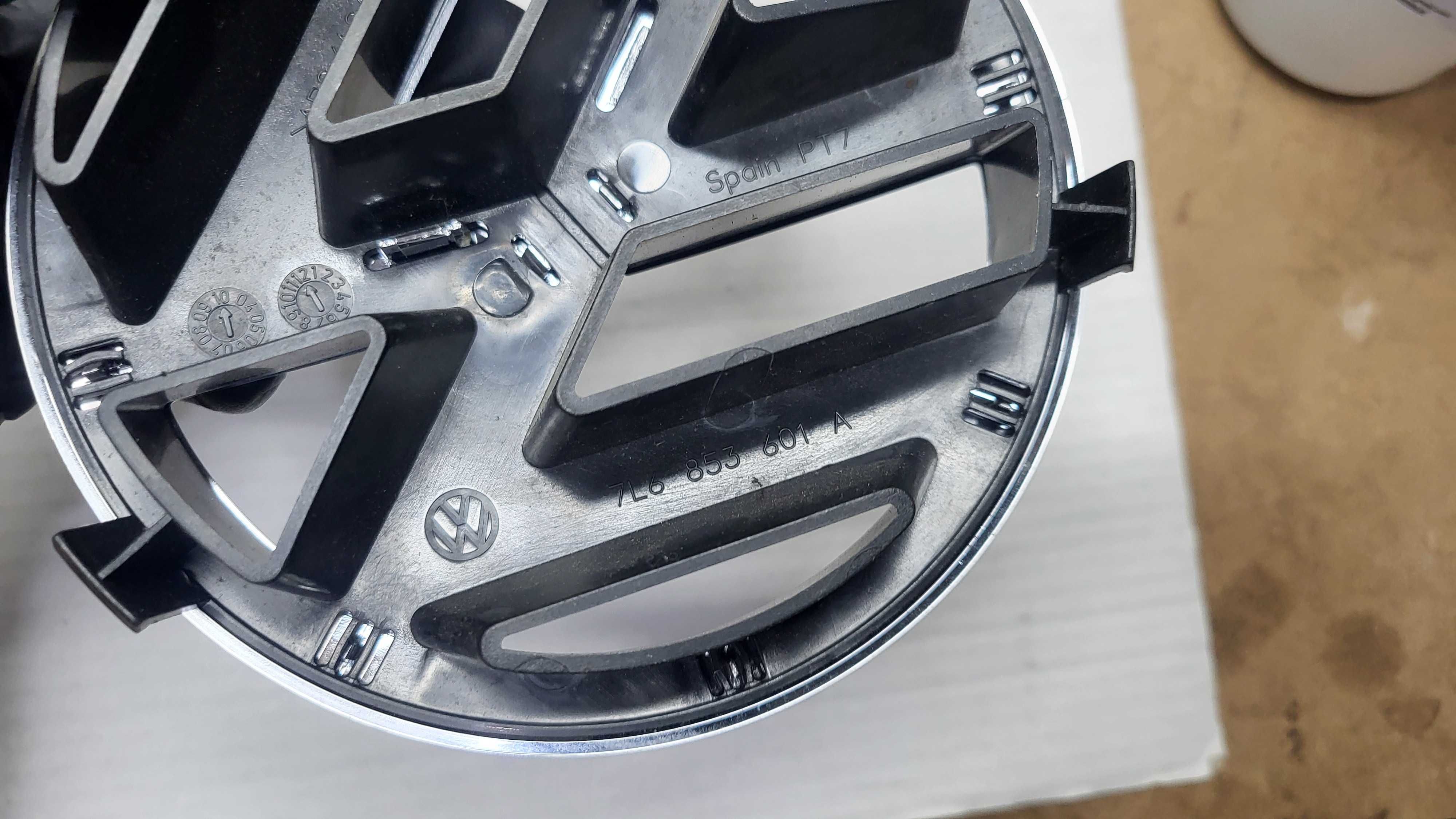 Emblemat Znaczek Logo VW PRZÓD do Atrapy GRILLA Touareg 7L6 LIFT