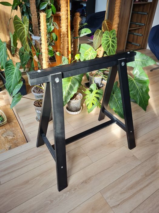 Kozioł ODDVALD do blatu biurka stołu Stojak na siodło sprzęt czarny