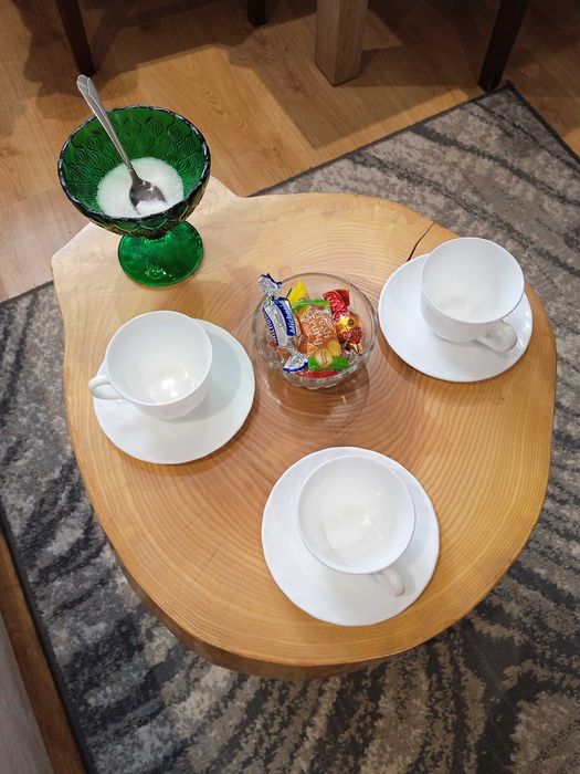 Stolik z plastra drewna Jesionu