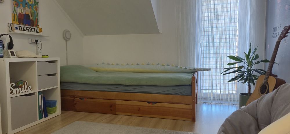 Односпальне ліжко 90×200 з ящиками з натурального дерева