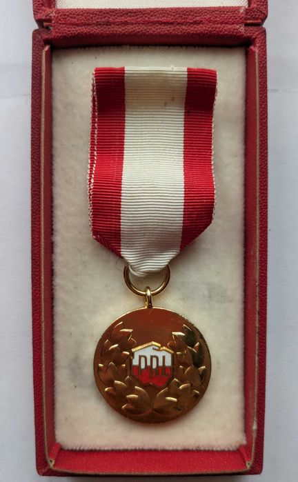 Krzyże zasługi PRL (złoty, srebrny, zasłużony pracownik)