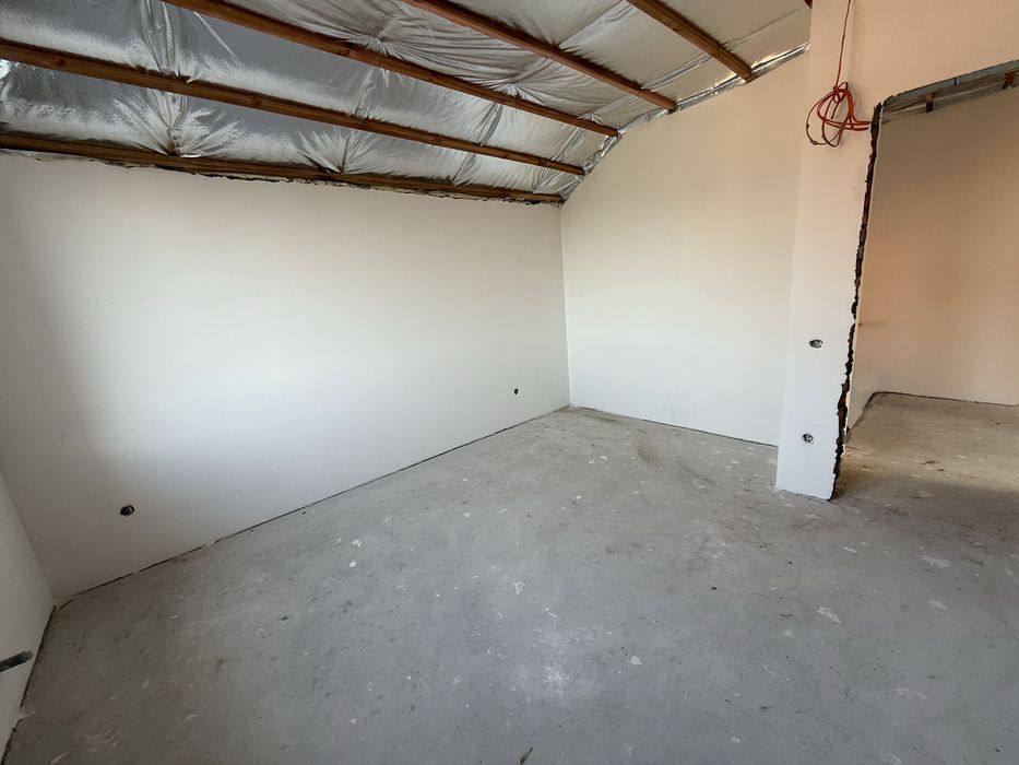 Продаж 2-поверхового будинку