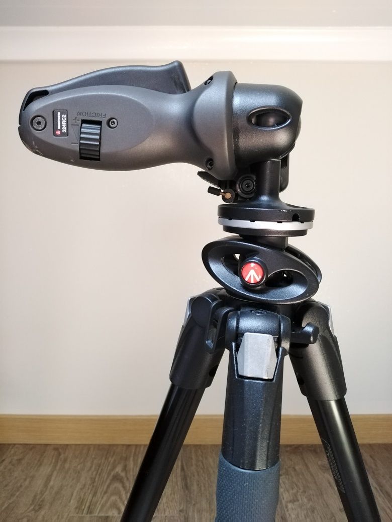 Tripé Manfrotto dual 290 com caixa