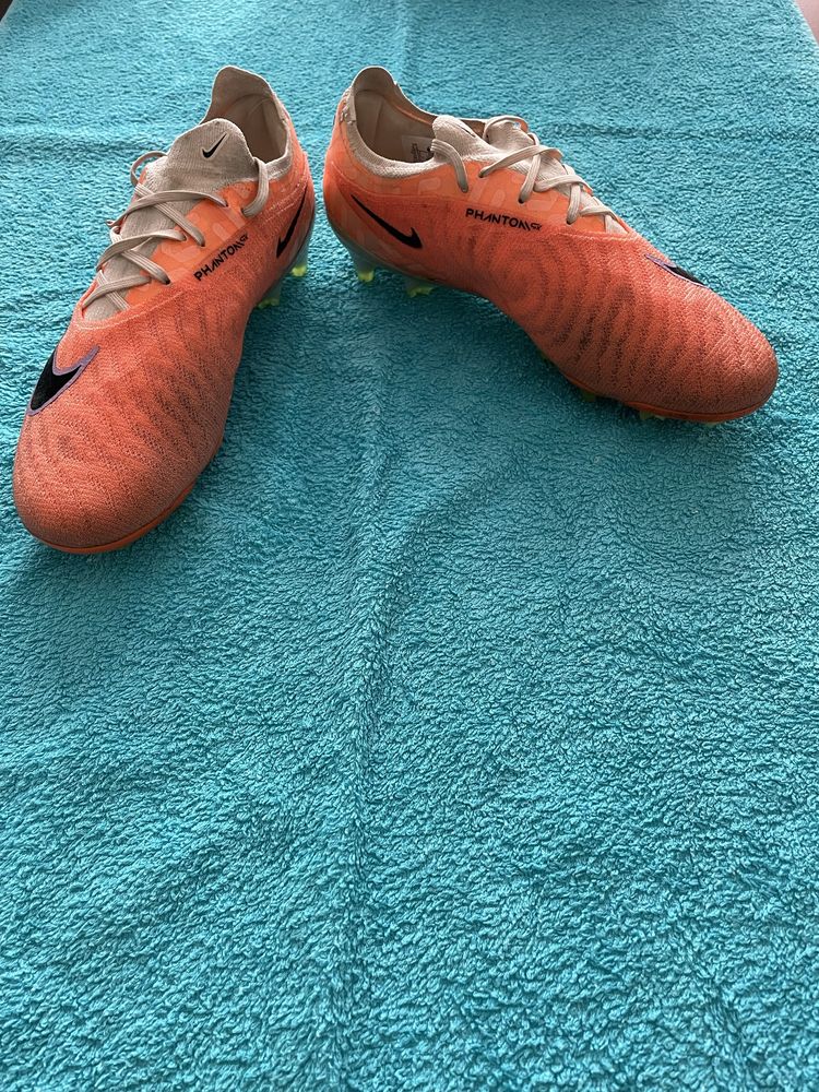 Chuteira laranja