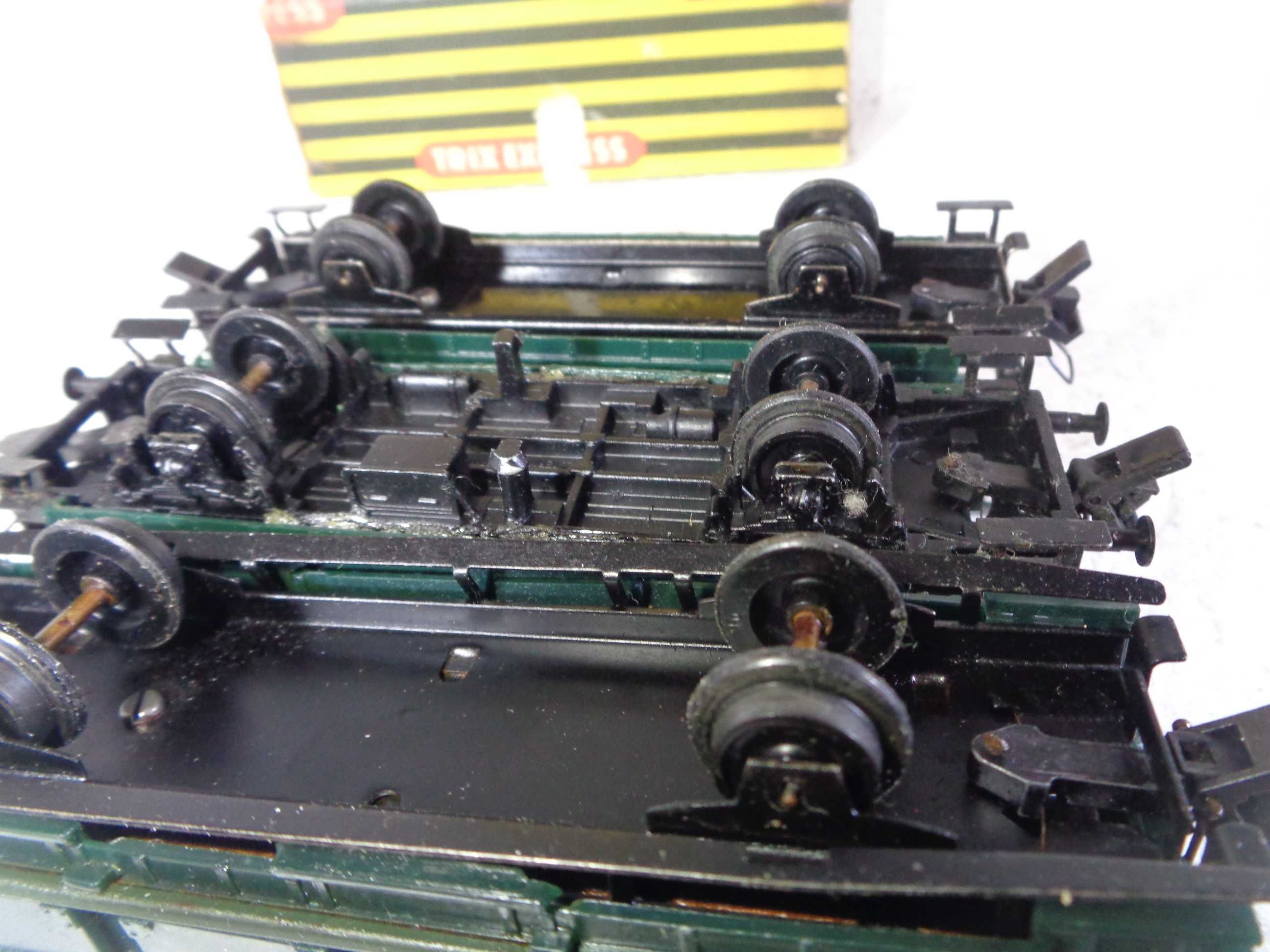 1:87 TRIX Lote de 3 carruagens de passageiros sistema antigo TRIX