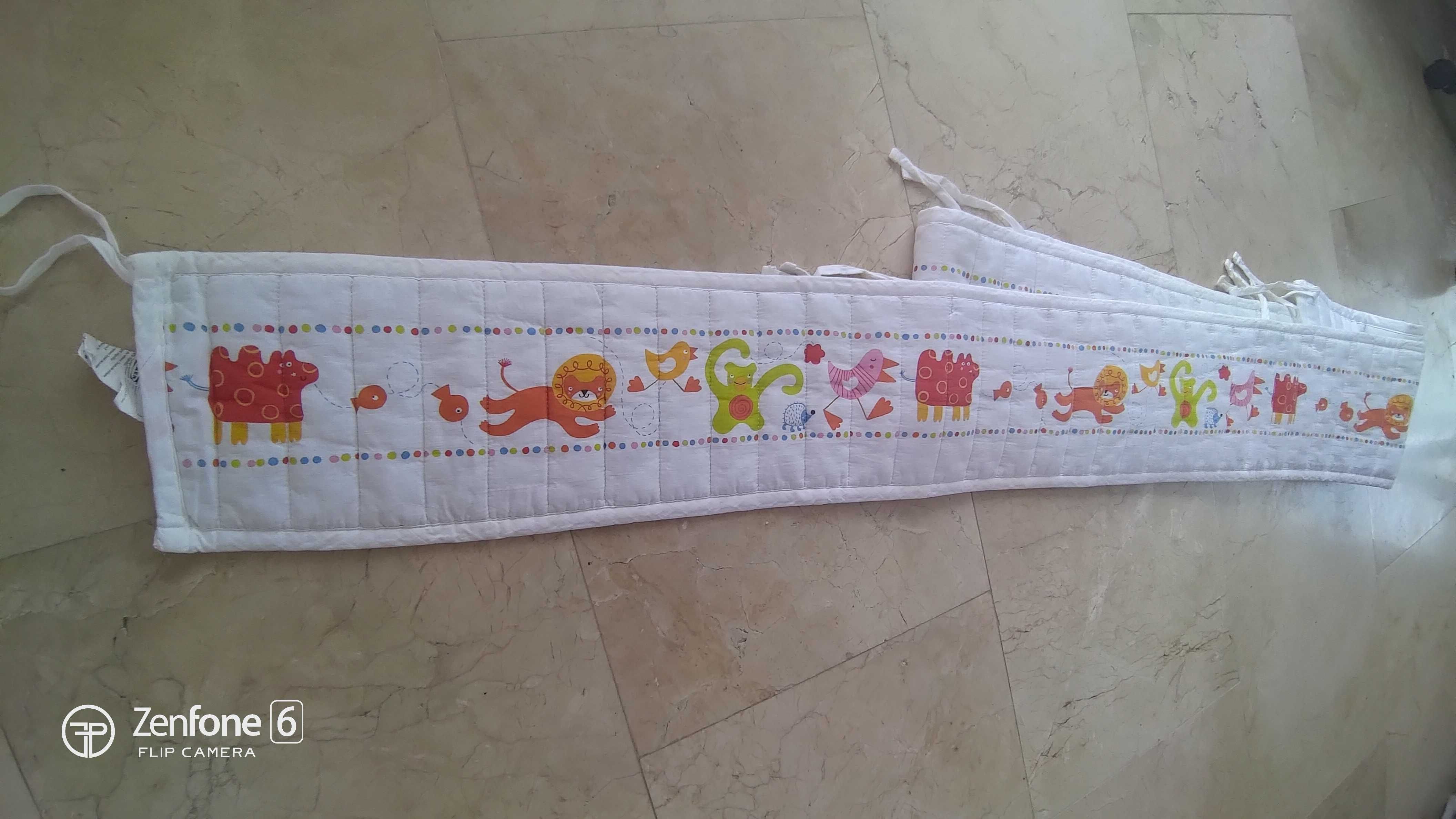 OFERTA Rebordo / Resguardo de caminha de bebé como novo