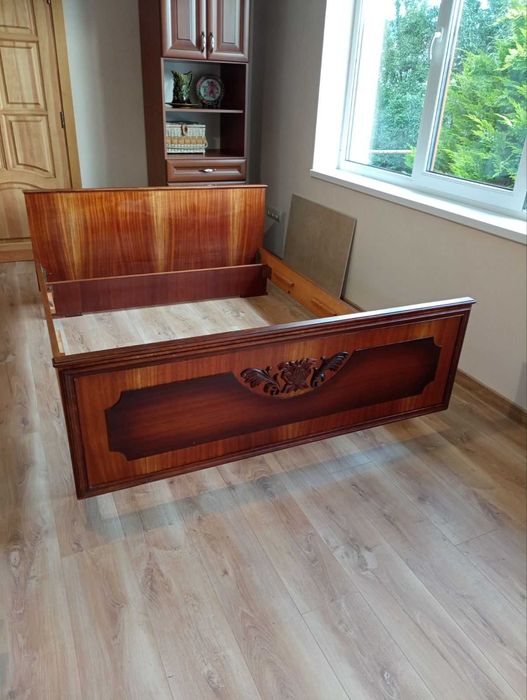 Ліжко двоспальне