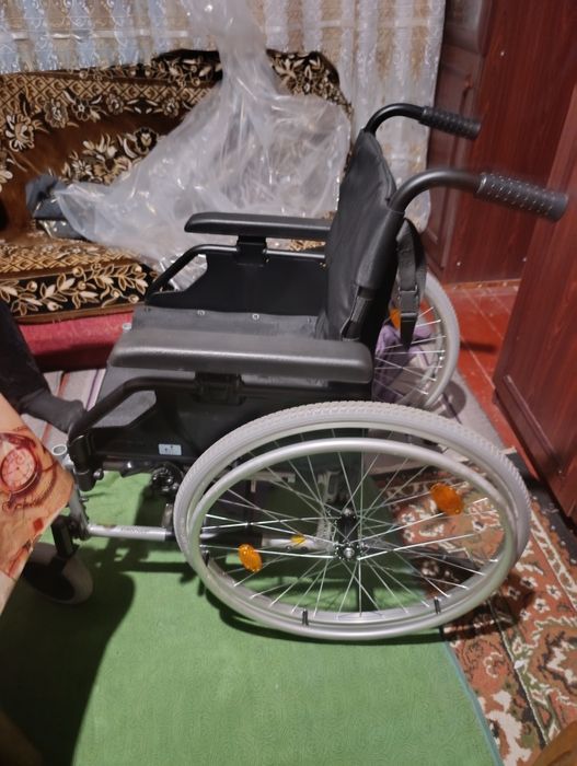 Продаю нове крісло колісне