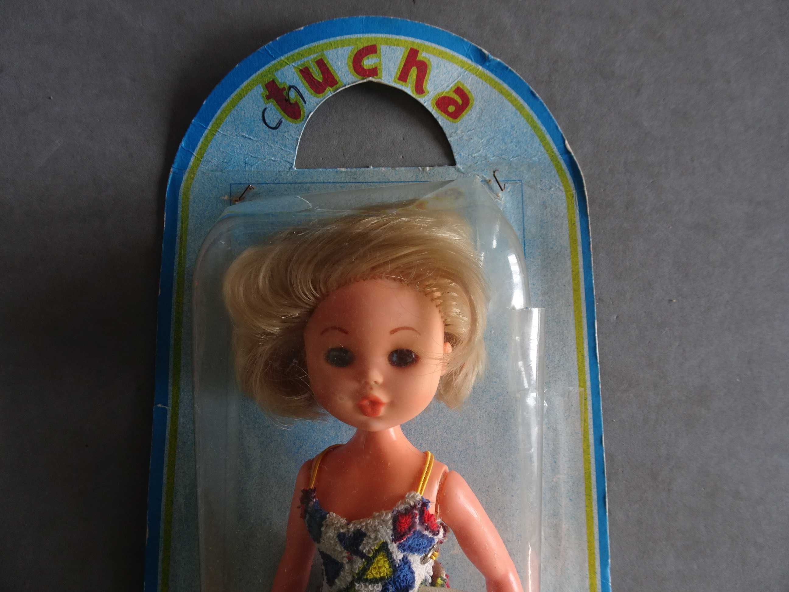 Antiga boneca Tucha ainda na caixa original