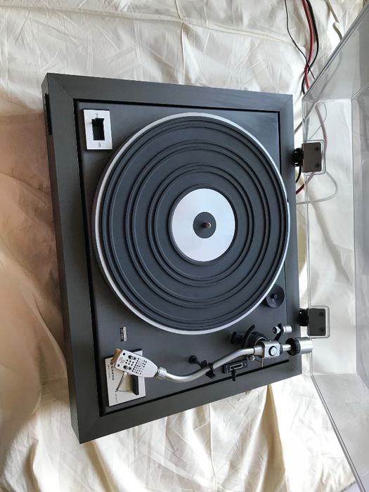 Gira Discos Sanyo ST-28D