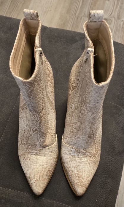 Botki we  wzór skóry węża