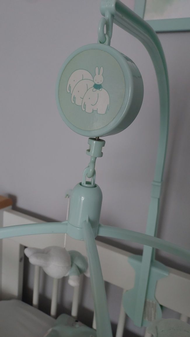 Karuzelka do łóżeczka TIAMO Miffy Safari + grzechotka