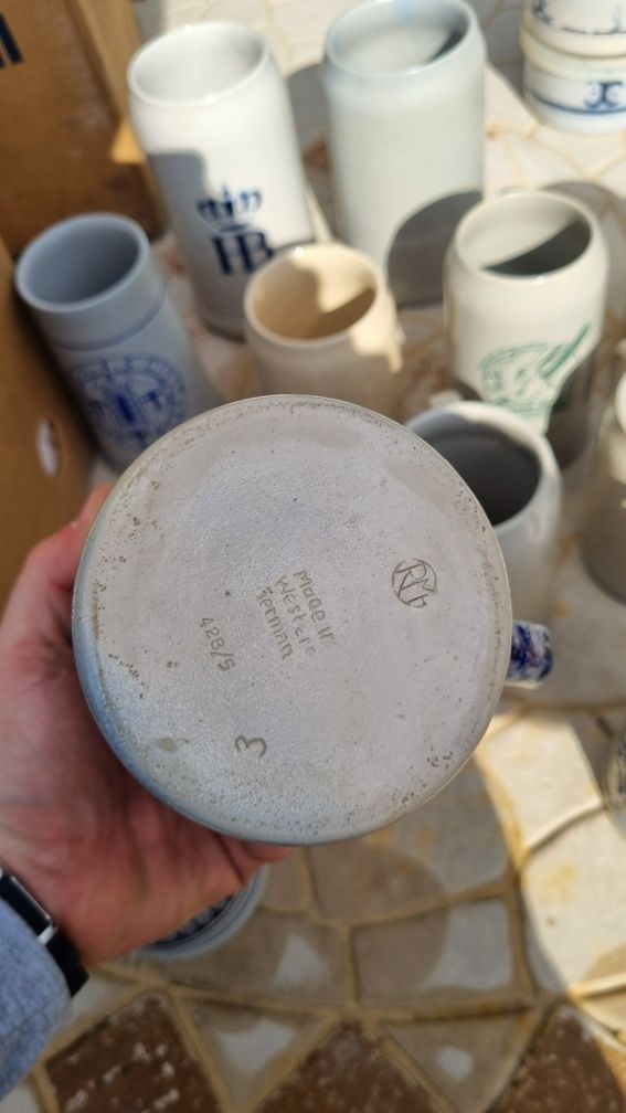 Stare kufle ceramiczne HB przykrywką