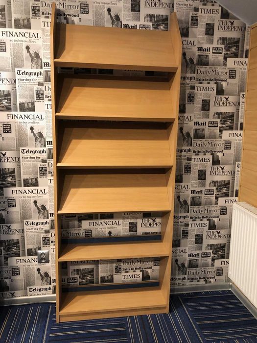 Regał do ekspozycji książek, czasopism, ulotek