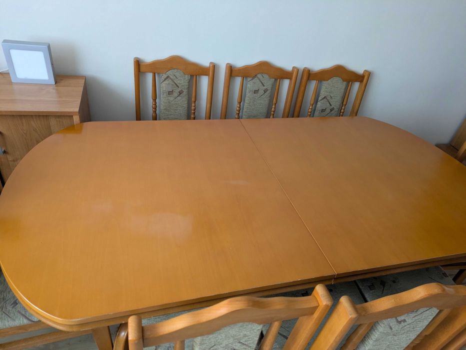 Stół rozkładany plus 8 krzeseł