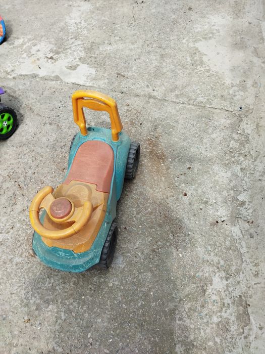 Детский автомобиль.