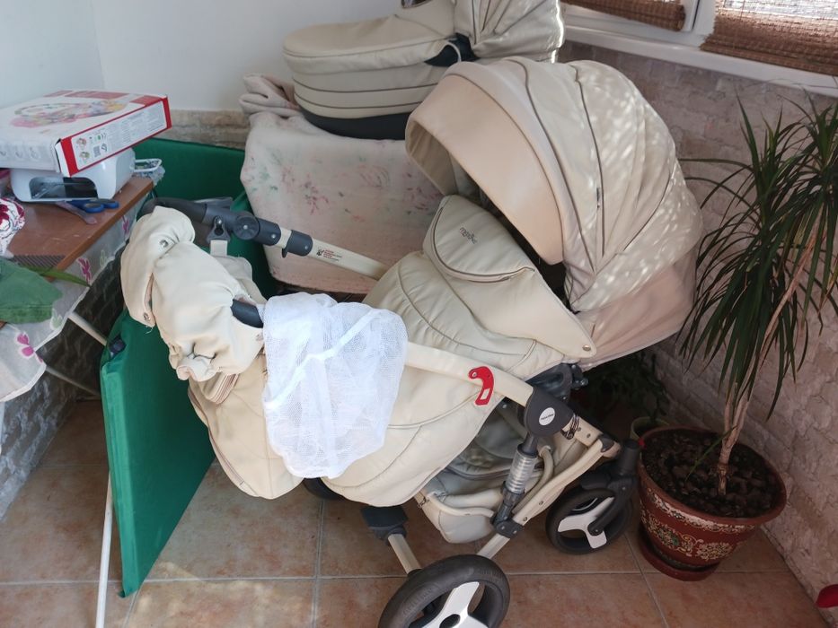 Продам срочно коляску состояние нормальное фирмы MAXONE