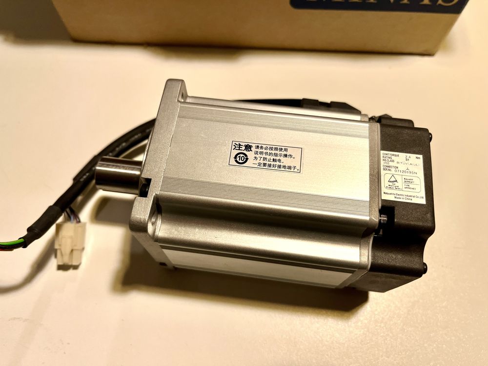 Serwomotor / Servo motor Panasonic typ MHMD082P1S