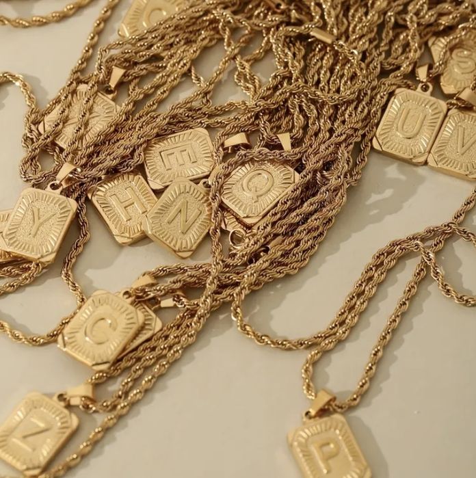 Colar com pingente de aço inoxidavel