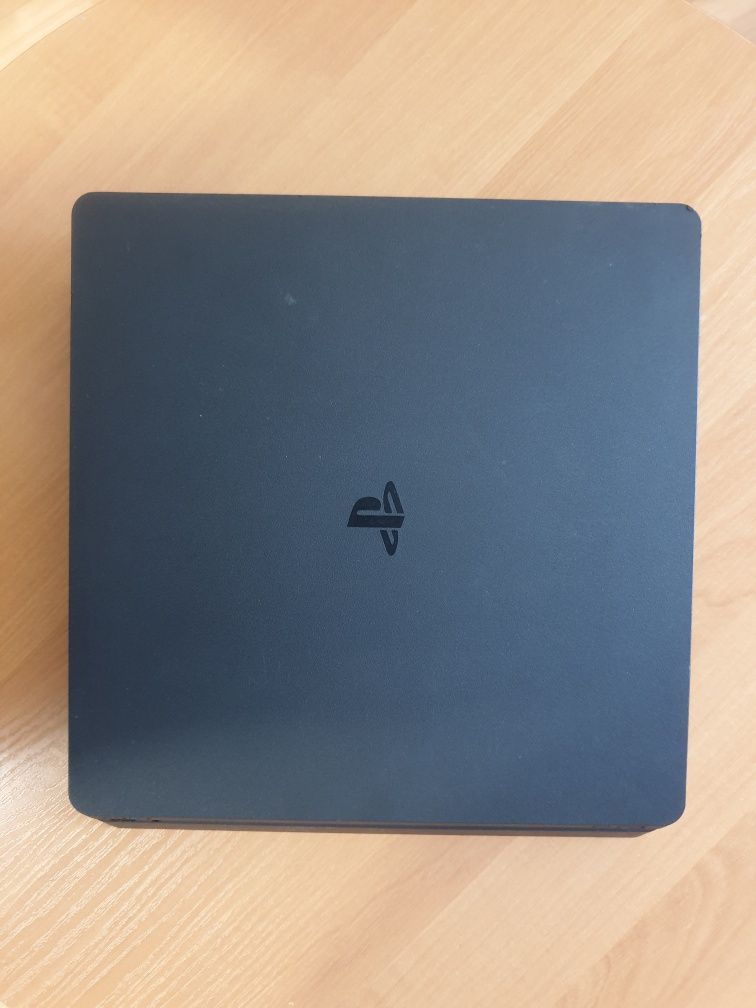 Sprzedam konsolę do gier SONY PLAYSTATION 4 Slim 500gb.