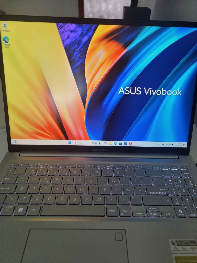 Portátil ASUS Vivobook 16"